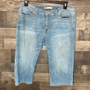 Nice Levi’s Blue Jean Capris